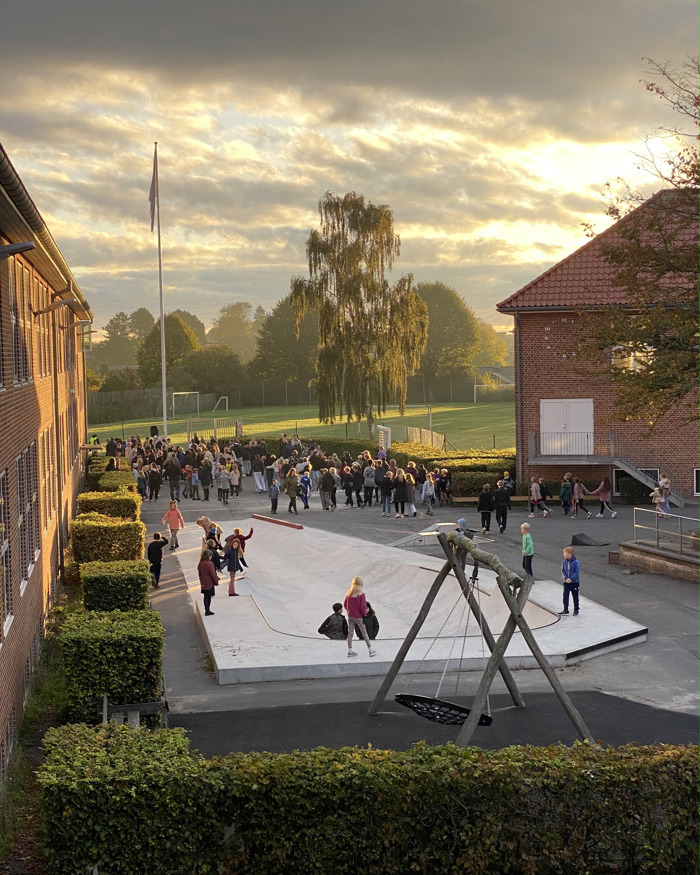 Solskin i frikvarteret på Holme Skole